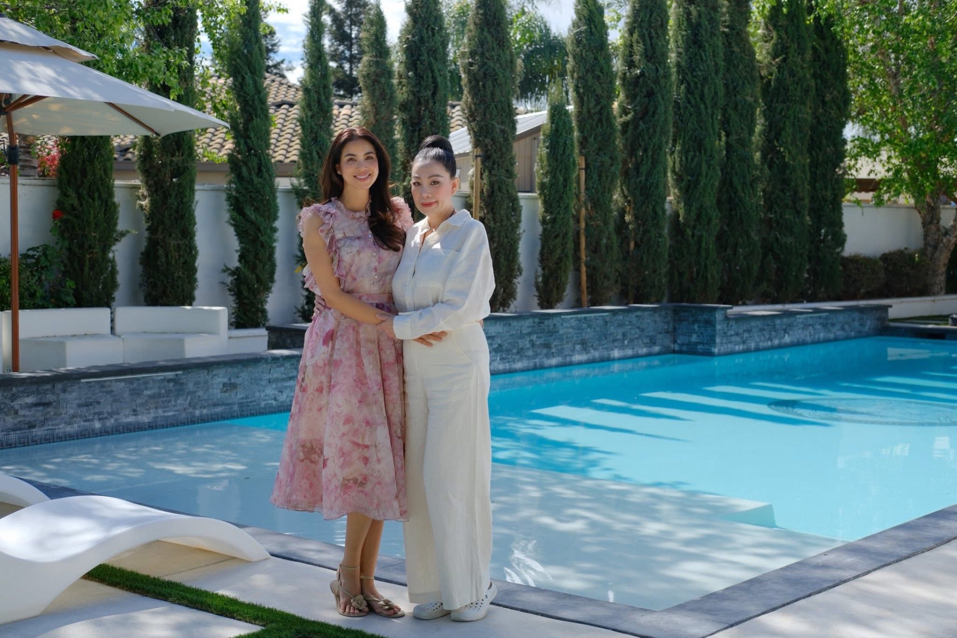 Phạm Hương toát ra năng lượng bình yên, nhẹ nhàng cho những người xung quanh