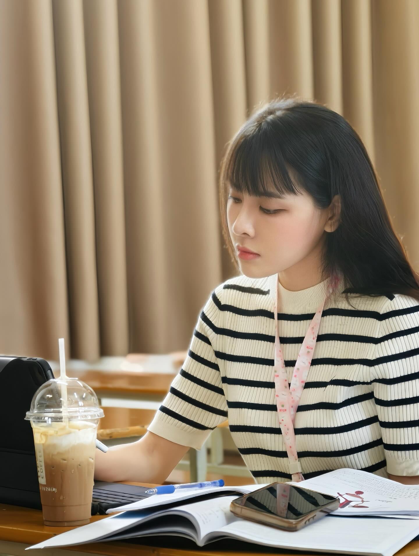 Những hình ảnh đời thường của vợ sắp cưới Văn Thanh