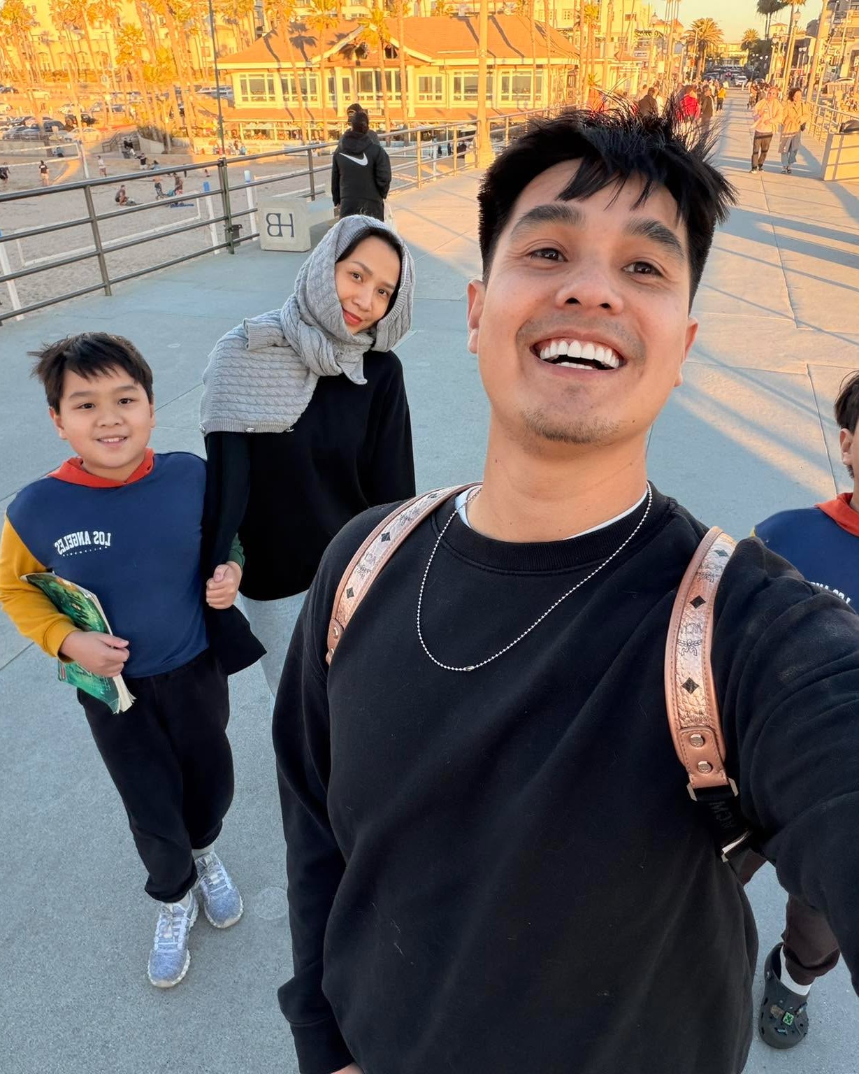 Anh thường chia sẻ cuộc sống gia đình trên trang cá nhân