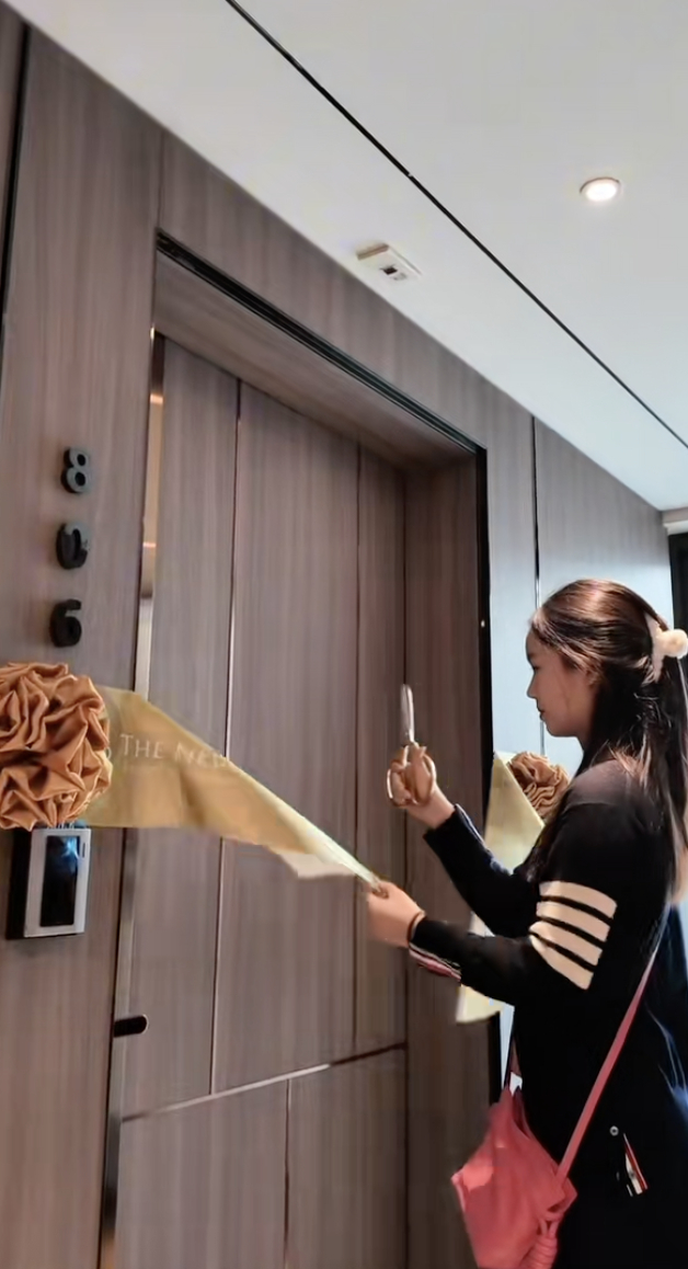 Cuộc sống sinh viên của Hiền Mai - thủ khoa khối A00 từng gây sốt: Ở căn hộ cao cấp, đang học lái ô tô, có cả trợ lý riêng?