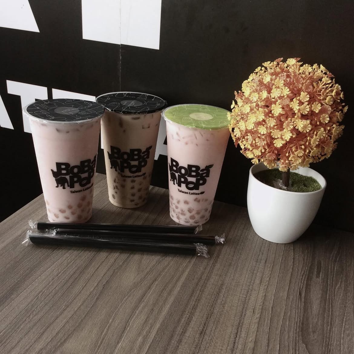 Từng là bá chủ với giá 20k, loạt đế chế trà sữa gắn liền với thanh xuân 9x 2k nay bỗng bốc hơi sạch sẽ