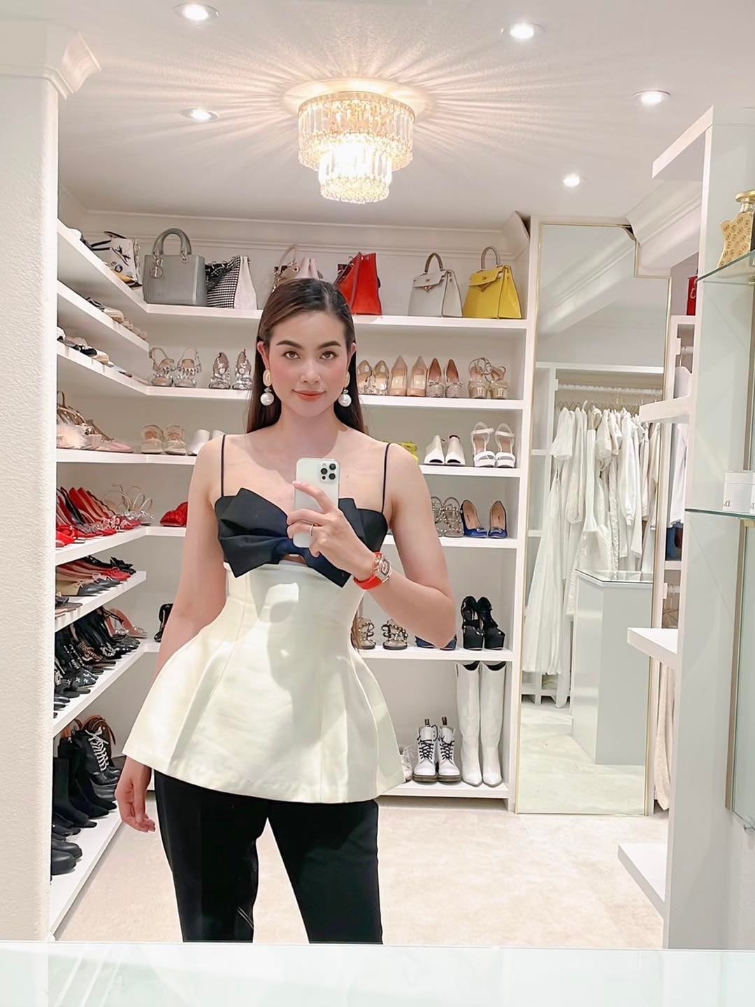 Các chi tiết bên trong nhà Phạm Hương đều được bố trí gọn gàng, hiện đại