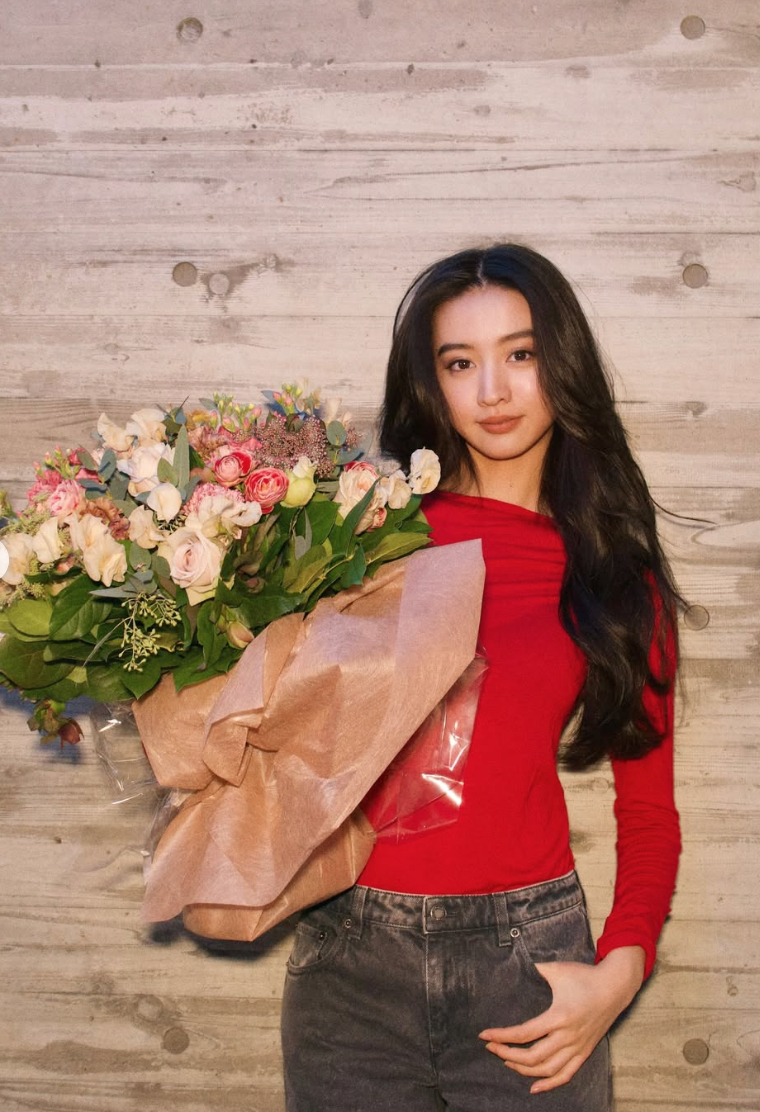 Cô nhanh chóng trở thành một trong những mỹ nhân tuổi teen đắt show nhất Nhật Bản với cát-xê quảng cáo được tiết lộ lên đến hơn 30 triệu Yên (khoảng 6,2 tỷ đồng). Ảnh: Instagram