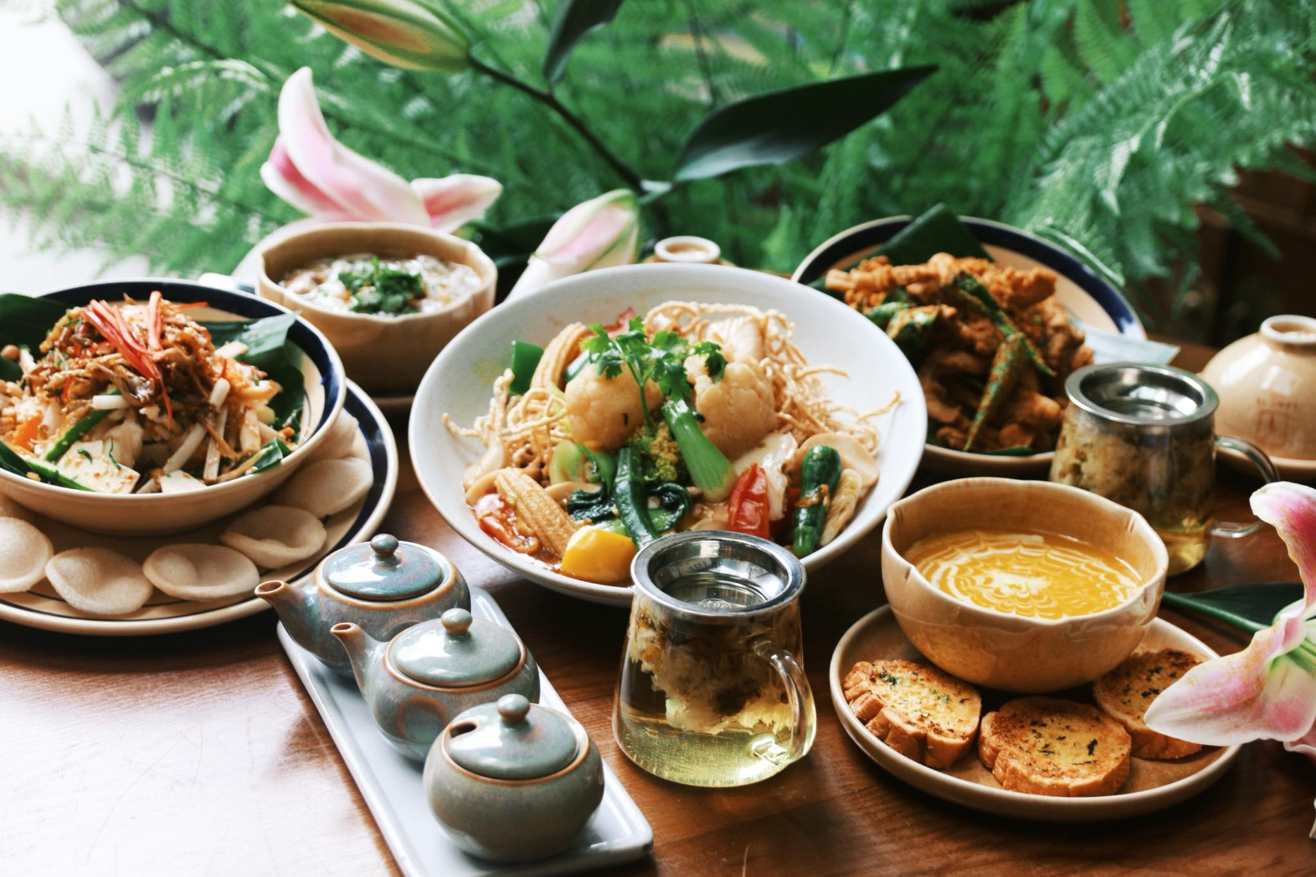 Các món ăn của nhà hàng Chay Làng Ta không chỉ đa dạng mà còn bắt mắt và hấp dẫn