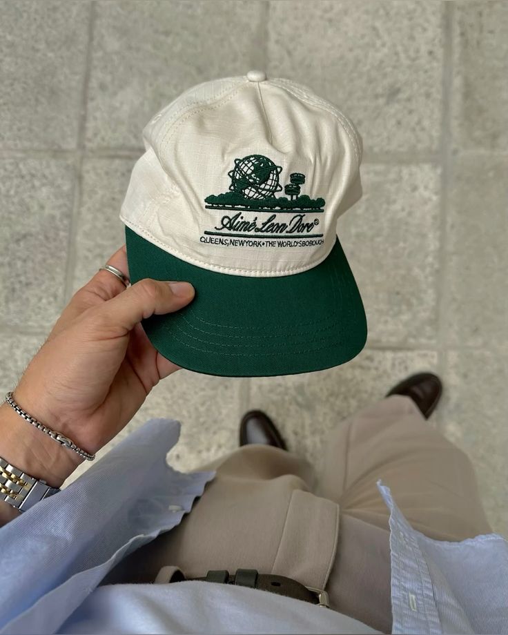 Cơn sốt mũ lưỡi trai vành xanh: Bạn có thể không biết đây là trend nhưng chắc chắn đã từng nhìn thấy chúng