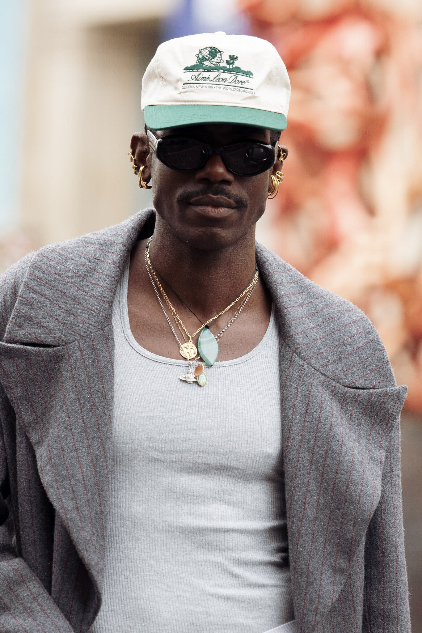 Cơn sốt mũ lưỡi trai vành xanh: Bạn có thể không biết đây là trend nhưng chắc chắn đã từng nhìn thấy chúng