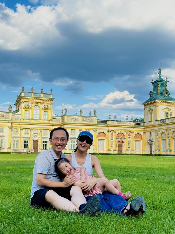 Cô có cuộc sống bình yên bên gia đình nhỏ, giữ sự kín tiếng trong cuộc sống đời tư