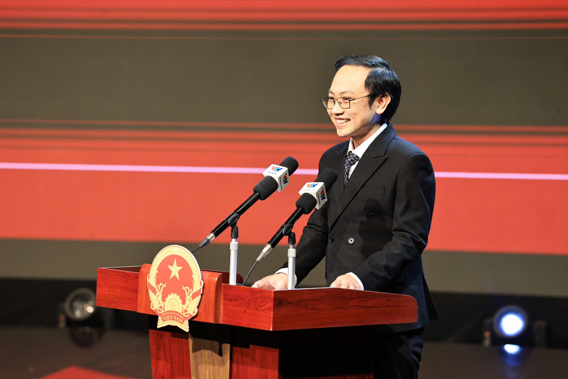 Nhà báo, BTV Lê Hoàng Linh - chồng của Phí Linh 