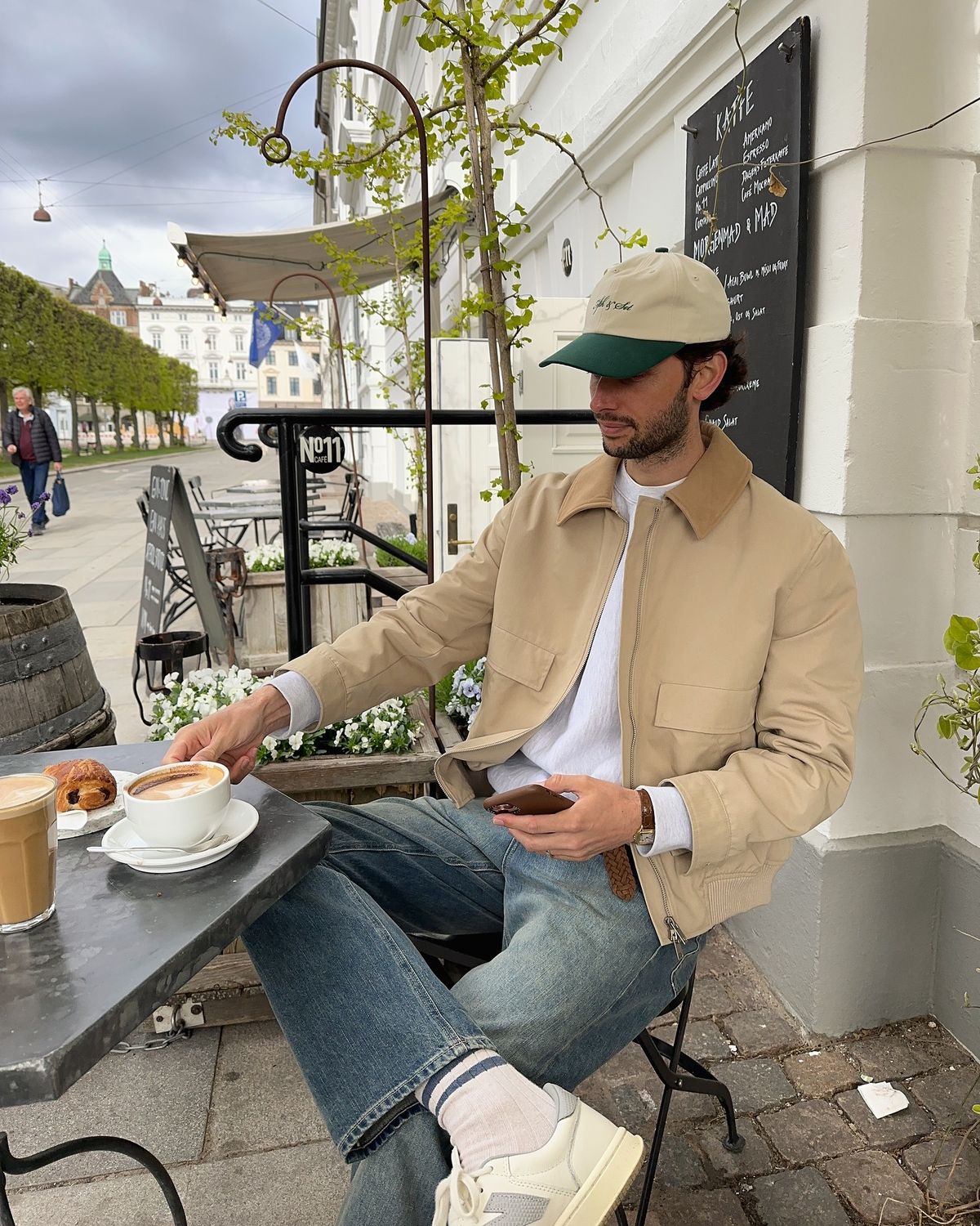 Cơn sốt mũ lưỡi trai vành xanh: Bạn có thể không biết đây là trend nhưng chắc chắn đã từng nhìn thấy chúng