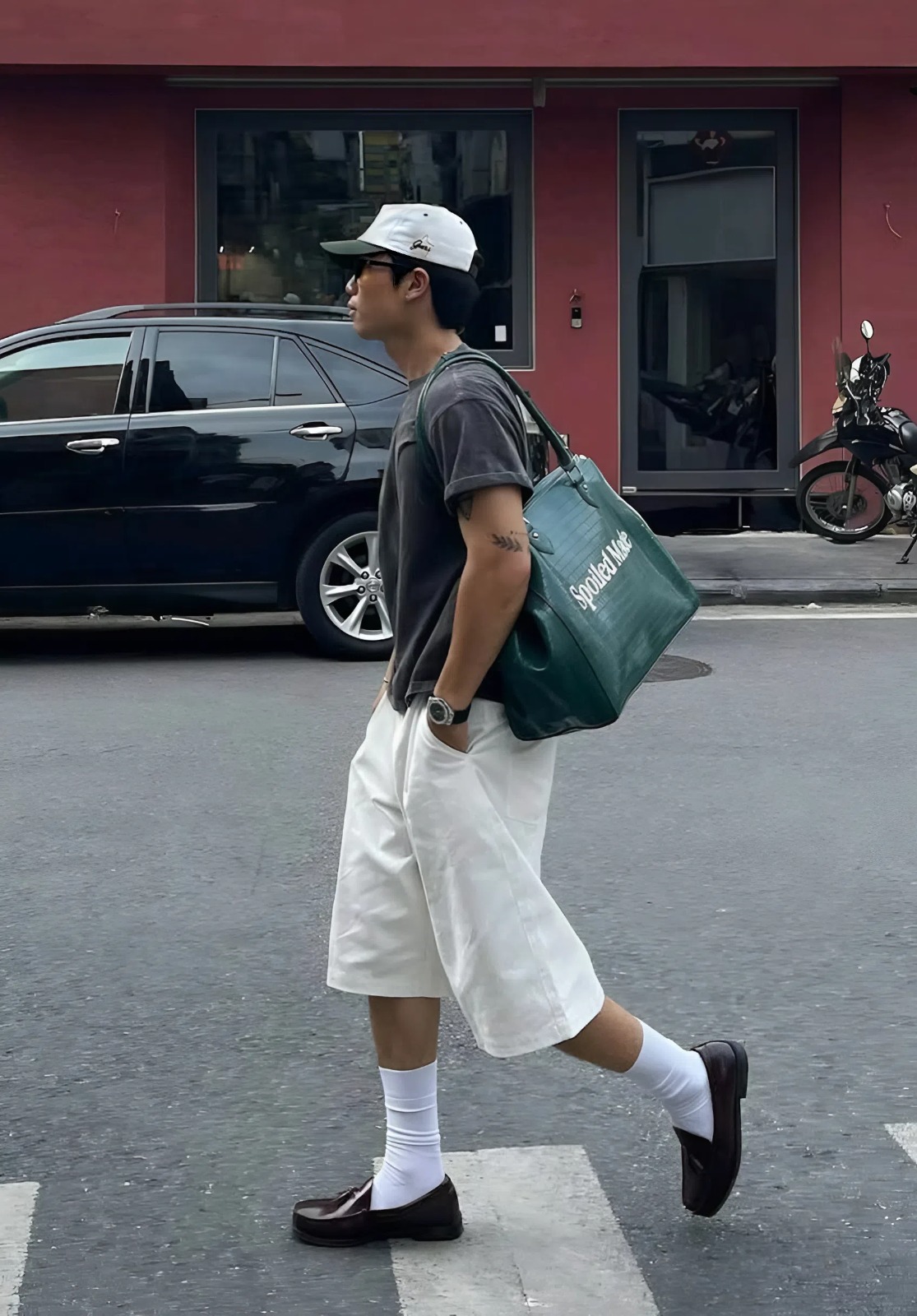 Cơn sốt mũ lưỡi trai vành xanh: Bạn có thể không biết đây là trend nhưng chắc chắn đã từng nhìn thấy chúng