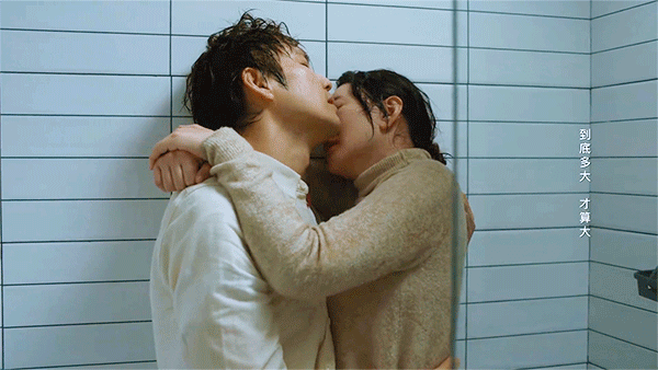 Chung Hán Lương và Lý Tiểu Nhiễm có những nụ hôn nồng cháy trên màn ảnh