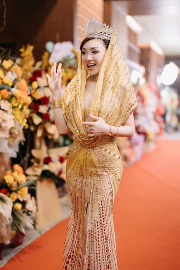 Hoa hậu làm “mẹ đơn thân bán sandwich, đi giúp việc” ở Hà Nội bỗng khoá sạch clip, tiết lộ lý do tạm nghỉ bán