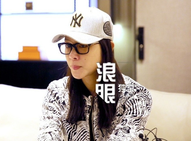 Triệu Nhã Kỳ nhận lỗi, khóc xin được tha thứ trong buổi họp báo sau vụ lộ clip ngoại tình với Lin Dan. Ảnh: Sina.