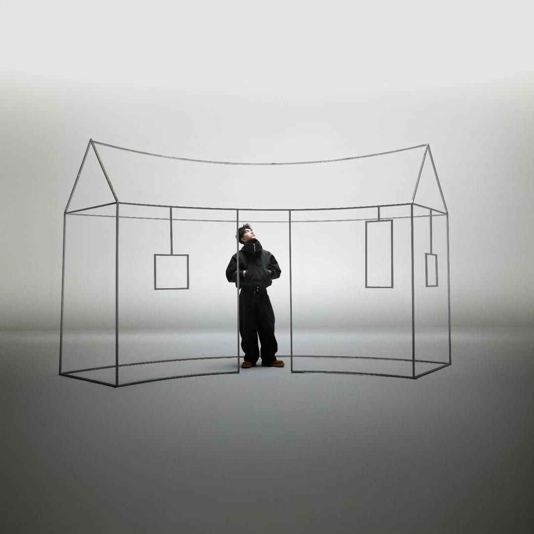 Loạt hình ảnh khó hiểu của HIEUTHUHAI trên instagram cá nhân (Ảnh: IG)