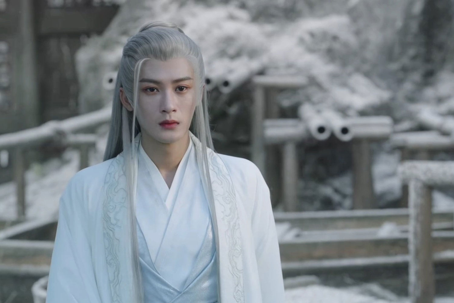 10 mỹ nam cổ trang đẹp nhất Trung Quốc: Trương Lăng Hách bét bảng, hạng 1 là hồ ly tinh xé truyện bước ra