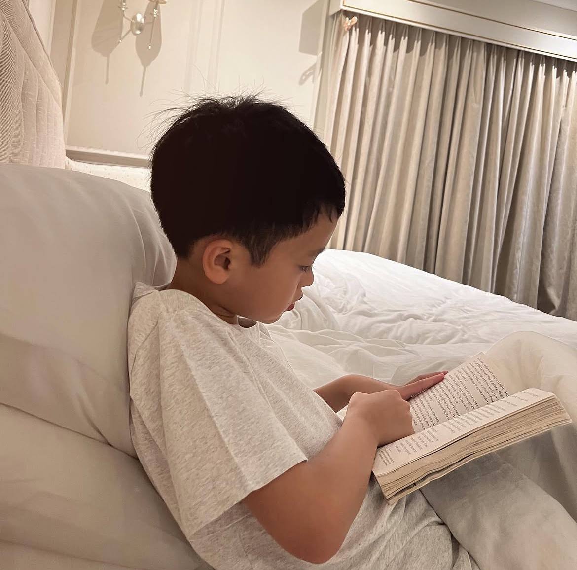 Con trai lớn của Tăng Thanh Hà là cậu bé thông minh, tình cảm