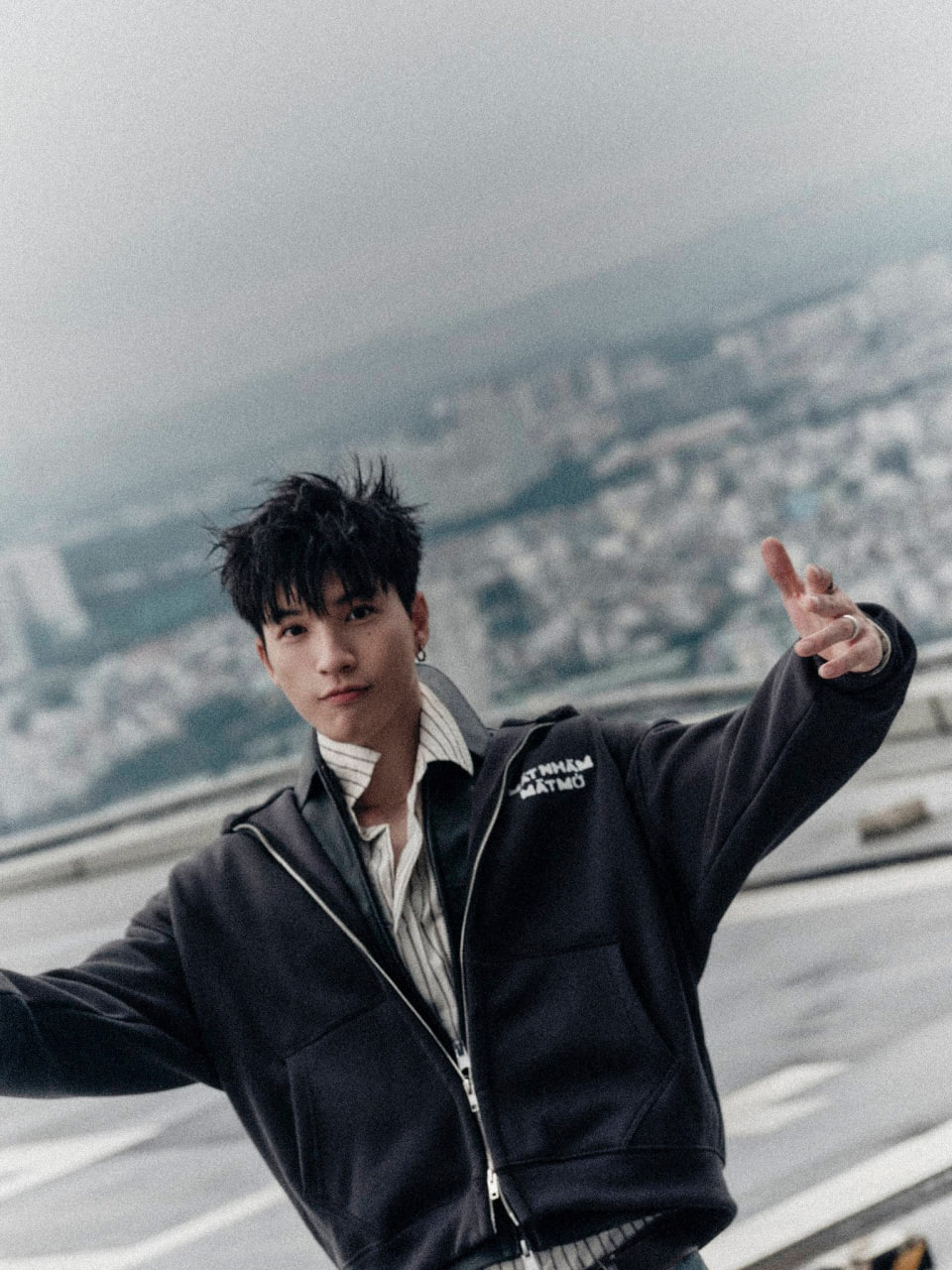 Người Im Lặng Gặp Người Hay Nói của HIEUTHUHAI đang có độ phủ sóng mạnh mẽ trên mạng xã hội (Ảnh: FBNV)