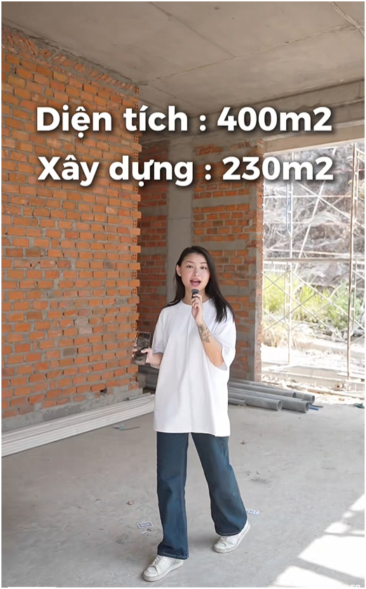 Cô nàng cho biết căn nhà được xây trên mảnh đất có tổng diện tích 400m2.