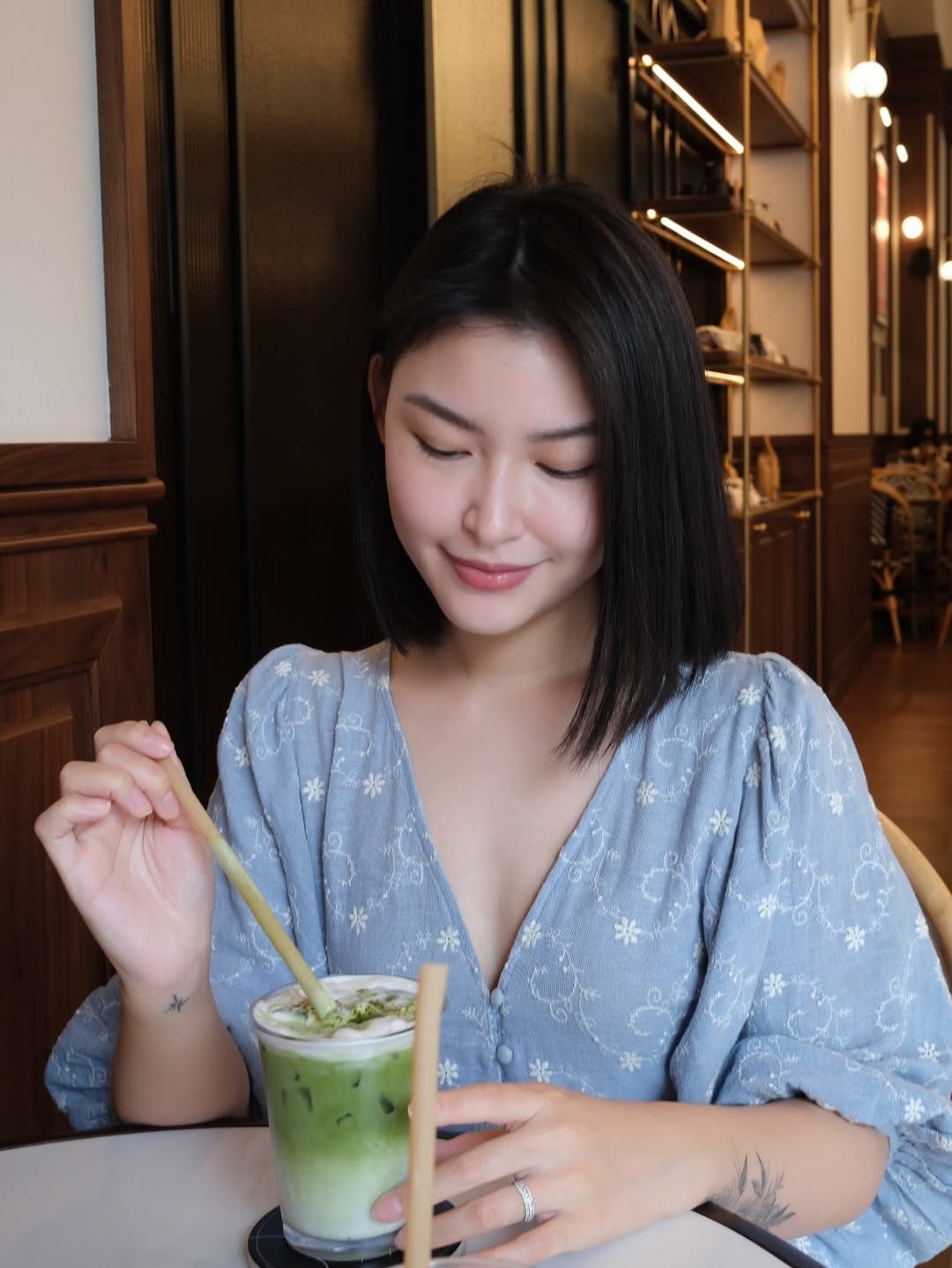 TikToker 23 tuổi khoe xây nhà trên mảnh đất 400m2 hướng mặt ra biển, mới nhìn phần thô netizen khẳng định: Đây là villa chứ nhà gì!