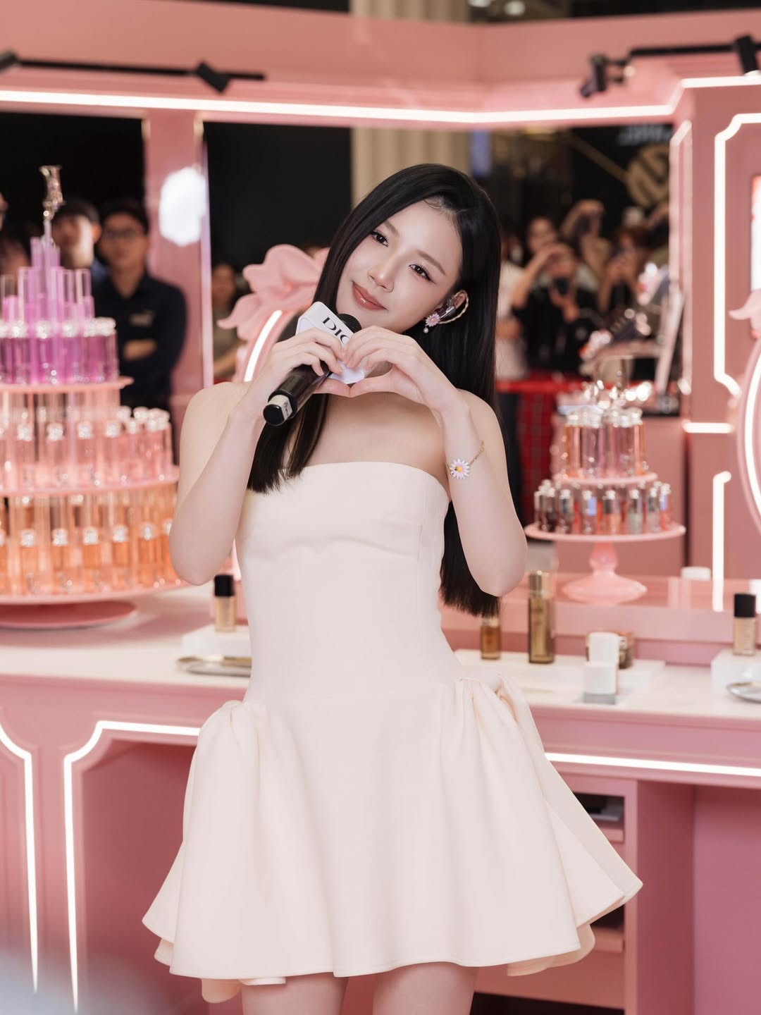 Lần gần nhất AMEE xuất hiện công khai trước công chúng là vào đầu tháng 3