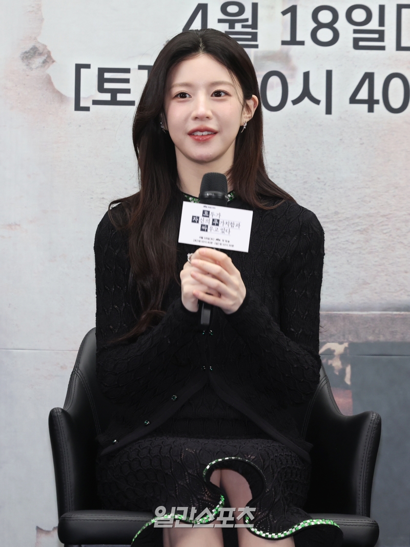 Mỹ nhân mang gương mặt định hình thẩm mỹ của cả Hàn Quốc: Visual tuyệt tác phòng mổ, đẹp không thể tả nổi