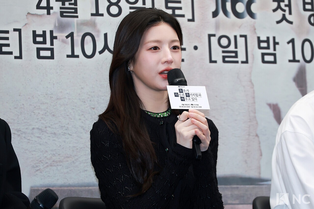 Mỹ nhân mang gương mặt định hình thẩm mỹ của cả Hàn Quốc: Visual tuyệt tác phòng mổ, đẹp không thể tả nổi