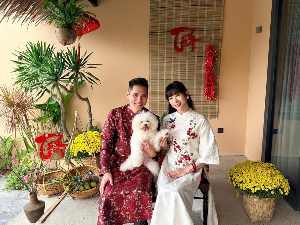 Phó Giám đốc VTV Digital kết hôn với cô đồng nghiệp, gia đình 5 người sống trong căn hộ 150m2 ở Hà Nội