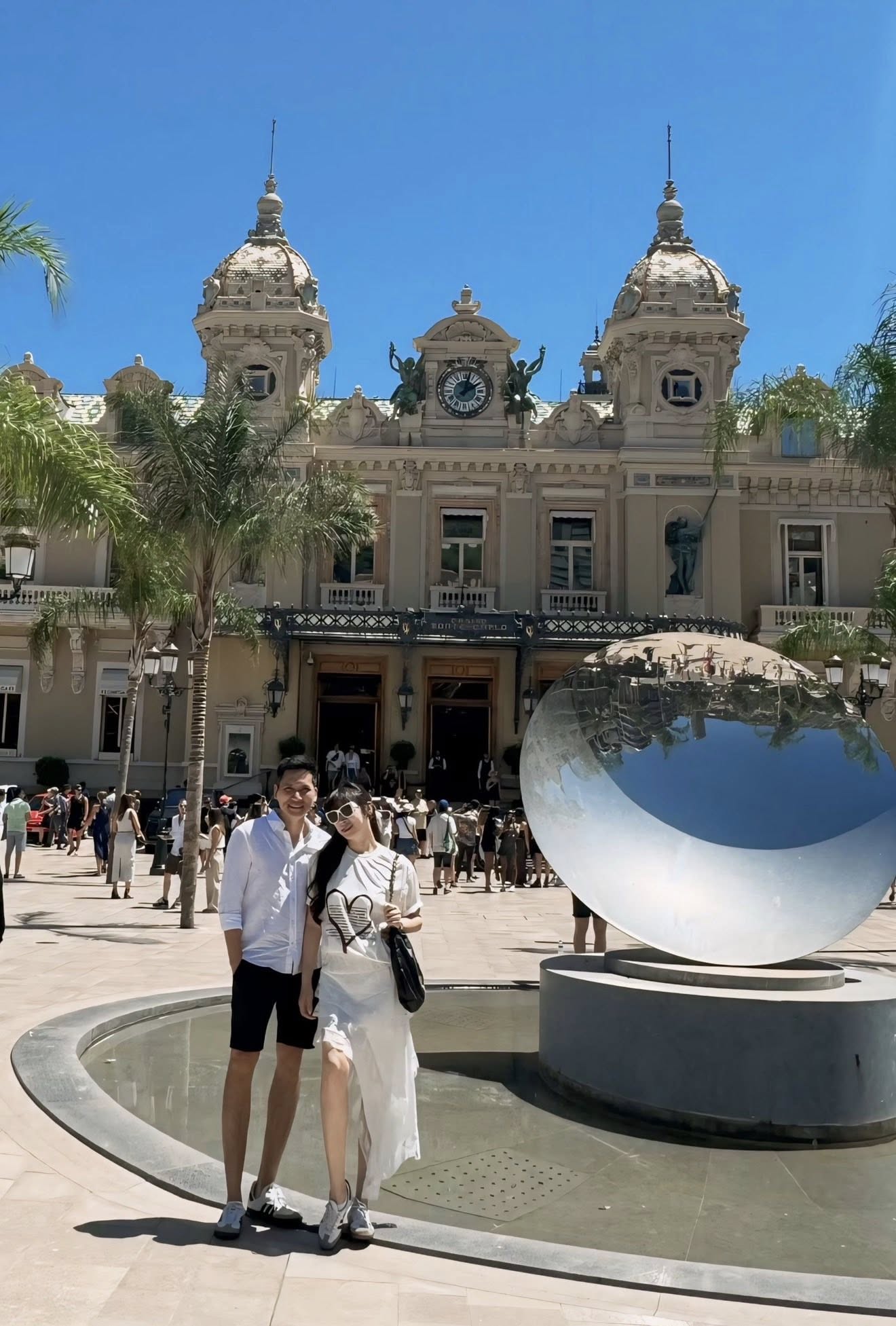 Cặp đôi là đồng nghiệp trước khi nên duyên vợ chồng.