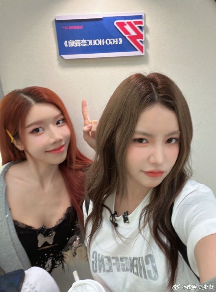 Trang Pháp tiếp tục làm đội trưởng ở Công diễn 2 và chiêu mộ được nữ ca sĩ có thực lực mạnh An Kỳ về đội của mình. Ảnh: Sina.