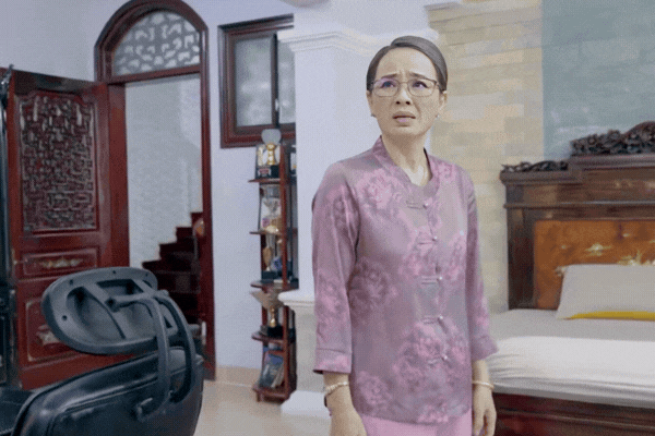 Đồng thời trách mắng 2 vợ chồng treo ảnh cưới không hợp phong thủy