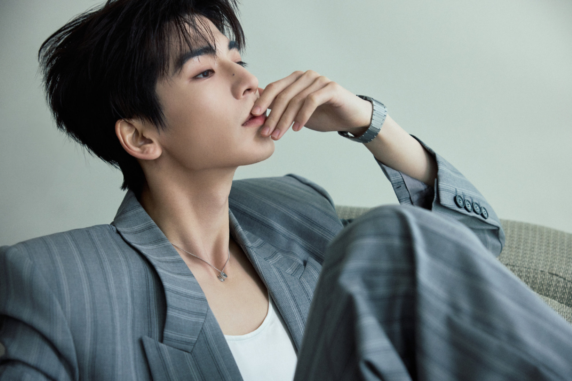 Khủng khiếp cảnh biển người chen kín 5 tầng lầu trung tâm thương mại, mọi thứ náo loạn vì Trương Lăng Hách xuất hiện