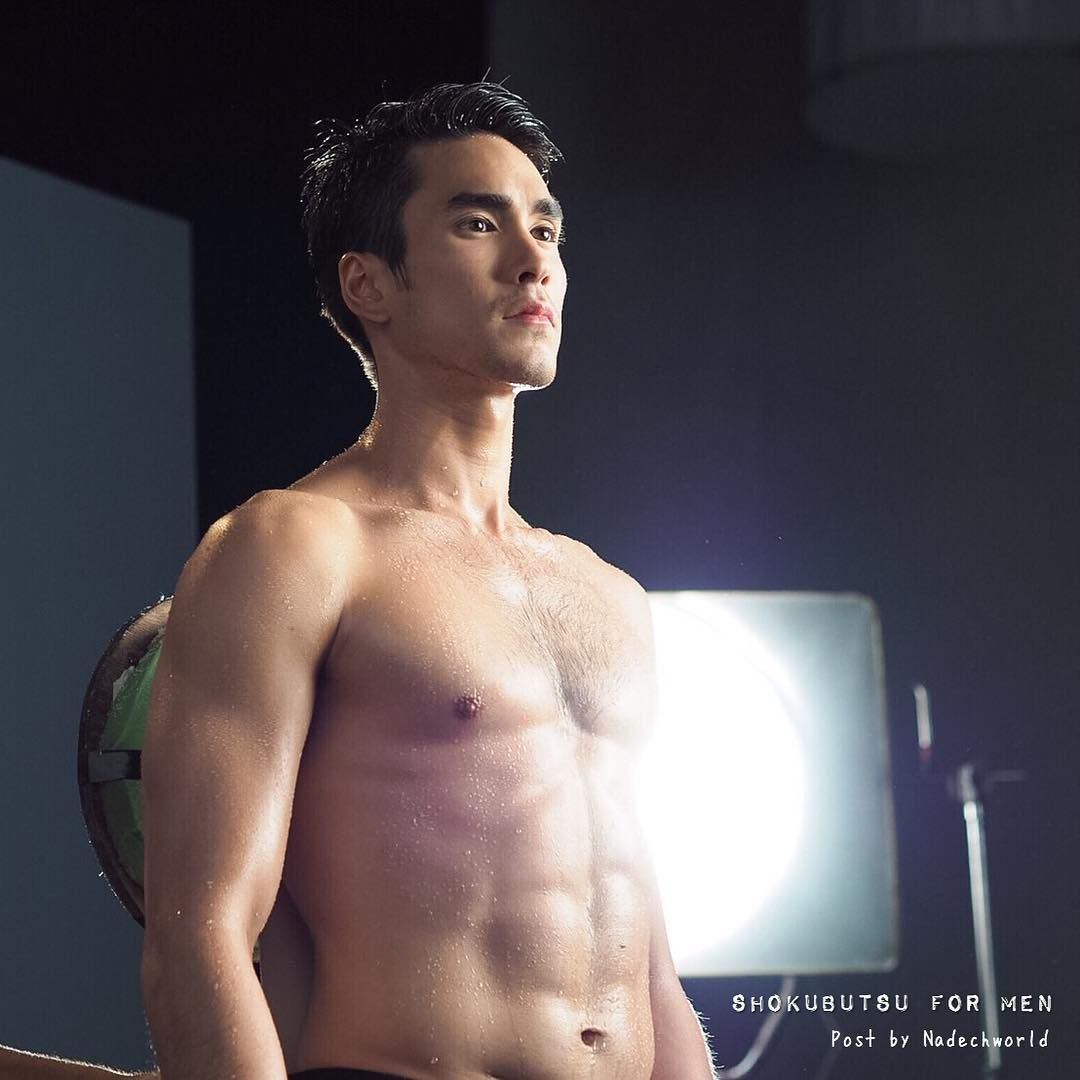 Cô gái đi dạo bất ngờ thành siêu sao được 200 brand săn lùng, tuổi 33 lấy chồng đẹp trai hàng top thế giới