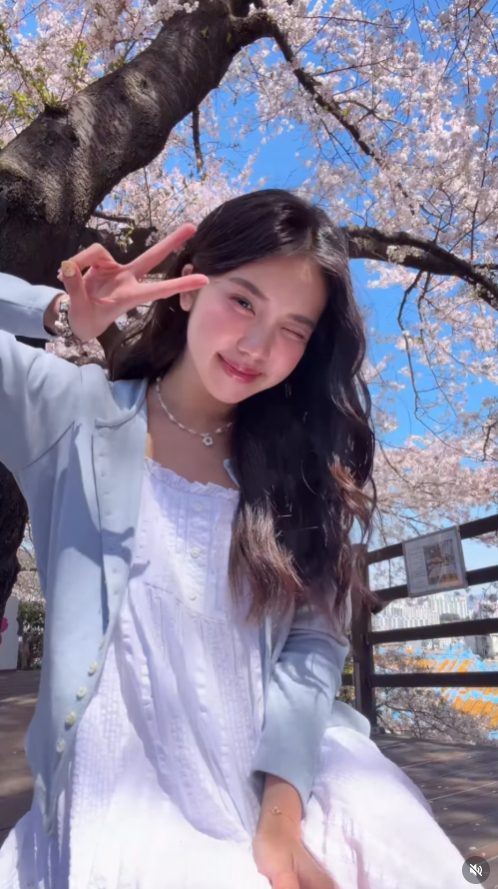 “Bạch nguyệt quang Việt Nam” trên đất Nhật: Chỉ cao 1m55 nhưng mặc đẹp không trượt phát nào