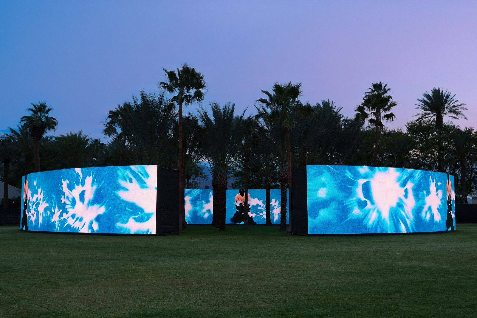 Chê thì cứ chê, Justin Bieber lập kỷ lục thu về 132 tỷ đồng từ việc bán quần áo ở Coachella