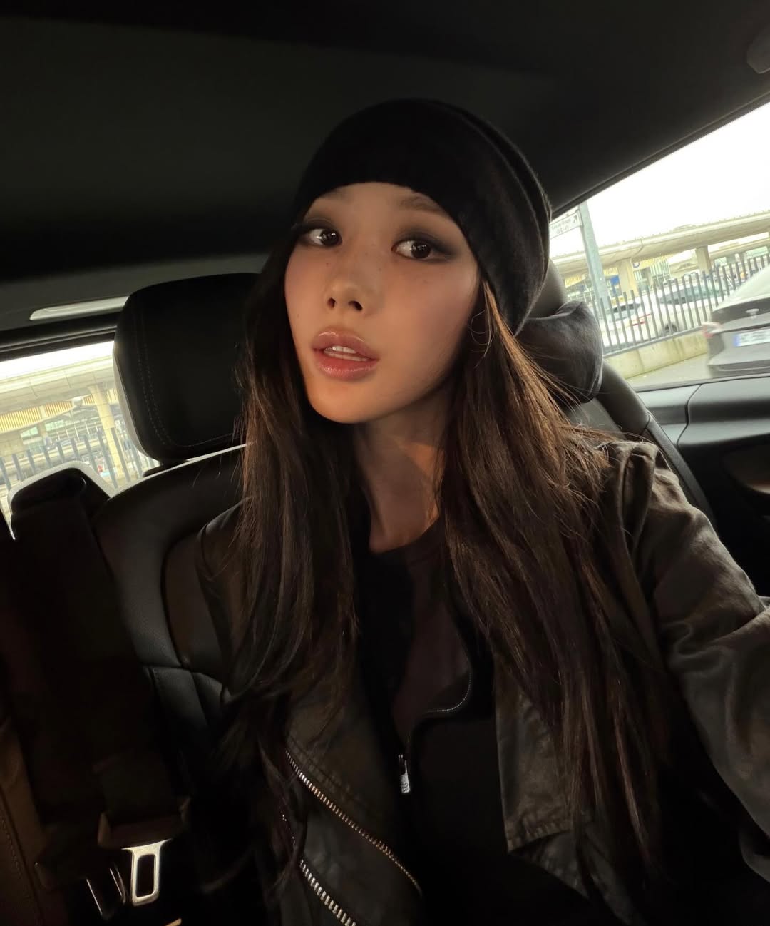 Màn lột xác hút view của nữ idol vướng tranh cãi nghiện thẩm mỹ