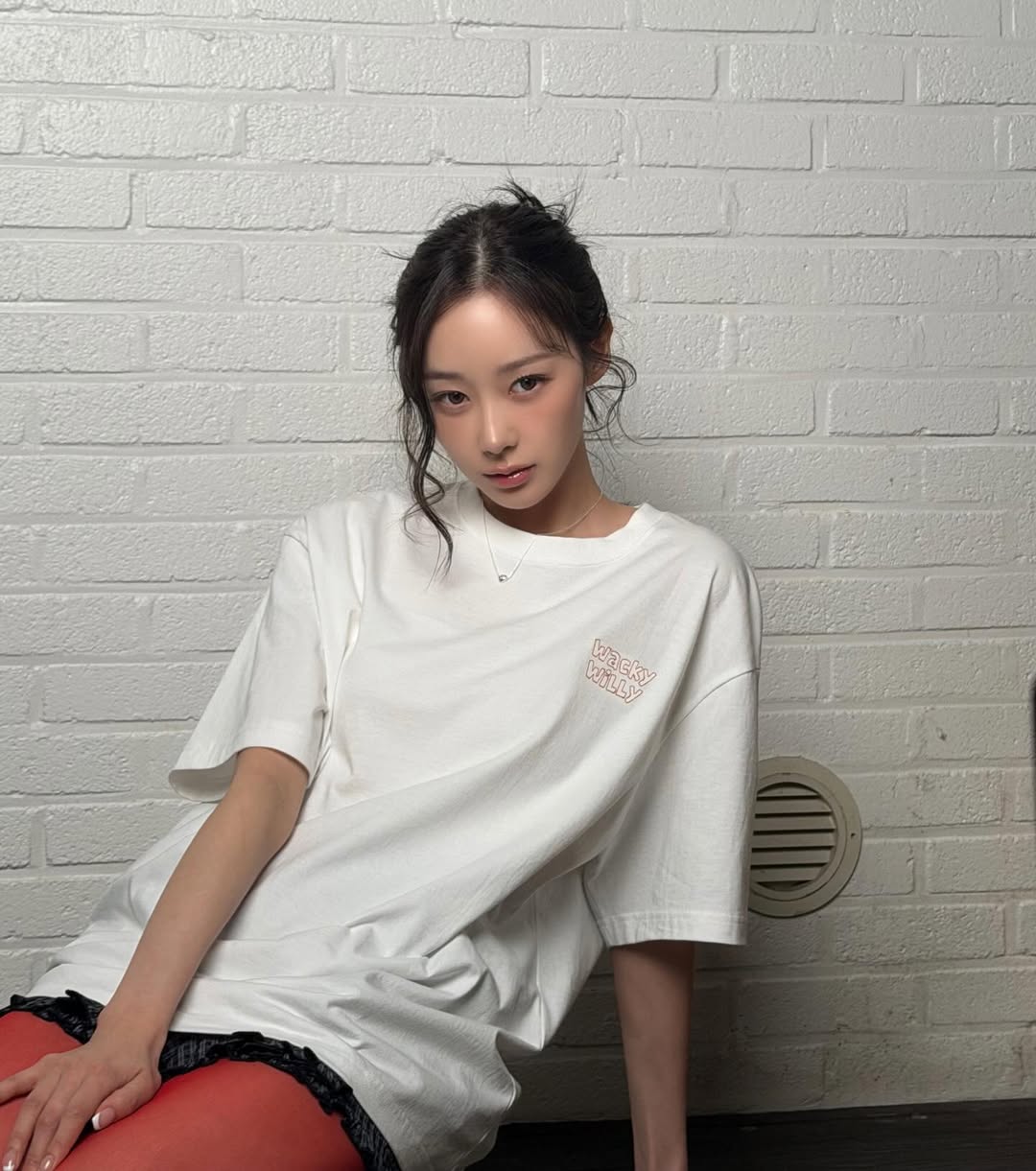 Màn lột xác hút view của nữ idol vướng tranh cãi nghiện thẩm mỹ