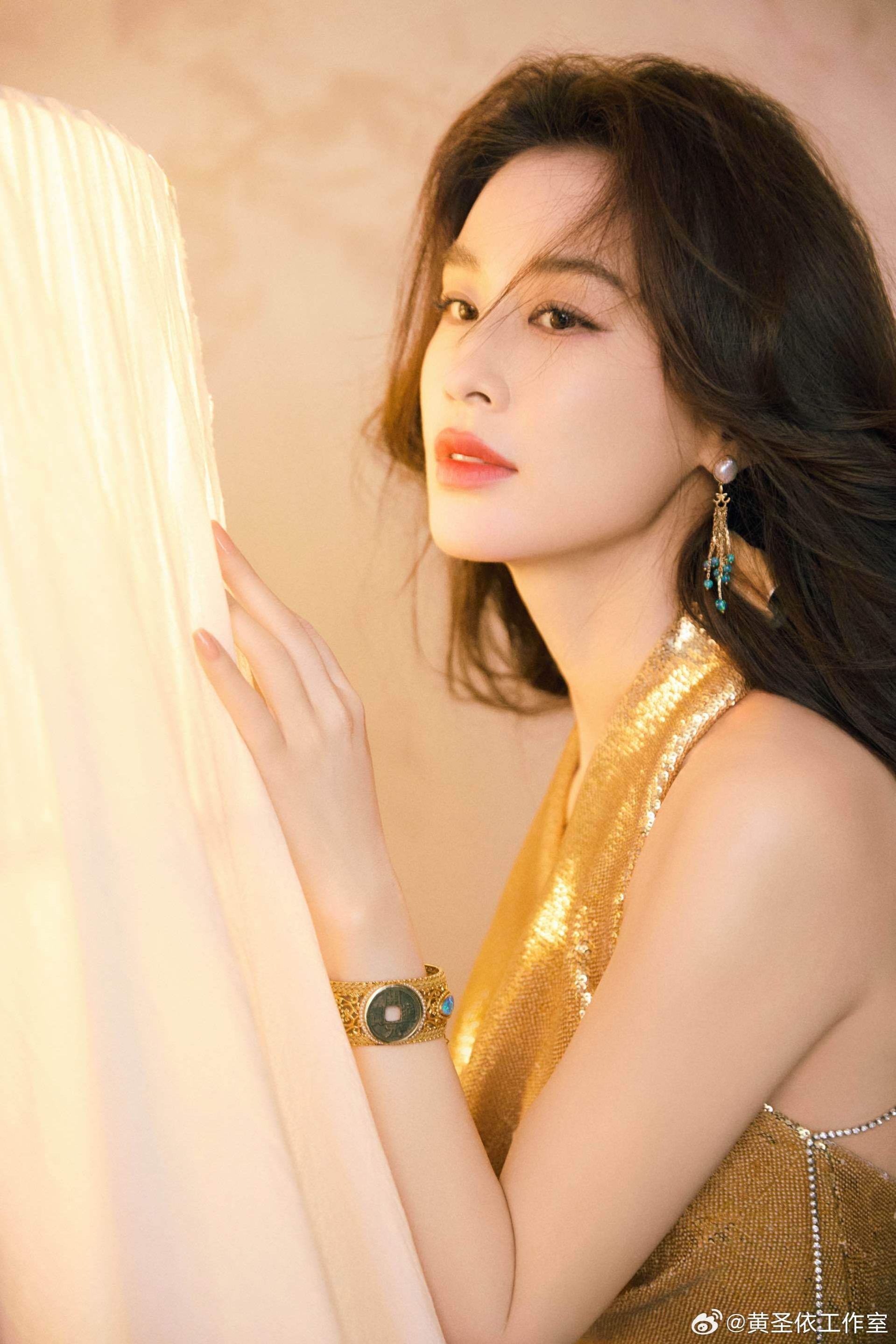 Huỳnh Thánh Y mất quyền nuôi con, điêu đứng sự nghiệp sau khi ly dị Dương Tử. Ảnh: Sina.