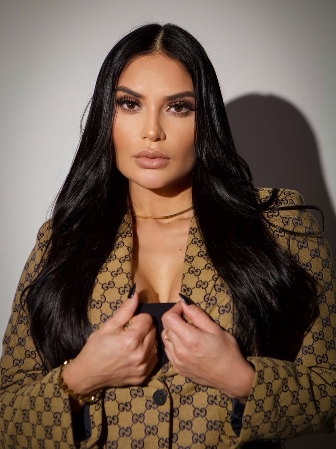 Sara Monteiro bị bắt giữ khẩn cấp vì nghi dính líu tới 1 đường dây buôn bán ma túy và rửa tiền quy mô lớn. Cô cũng vừa bị khám xét nhà để thu thập tài liệu phục vụ cho công tác điều tra. Ảnh: IGNV