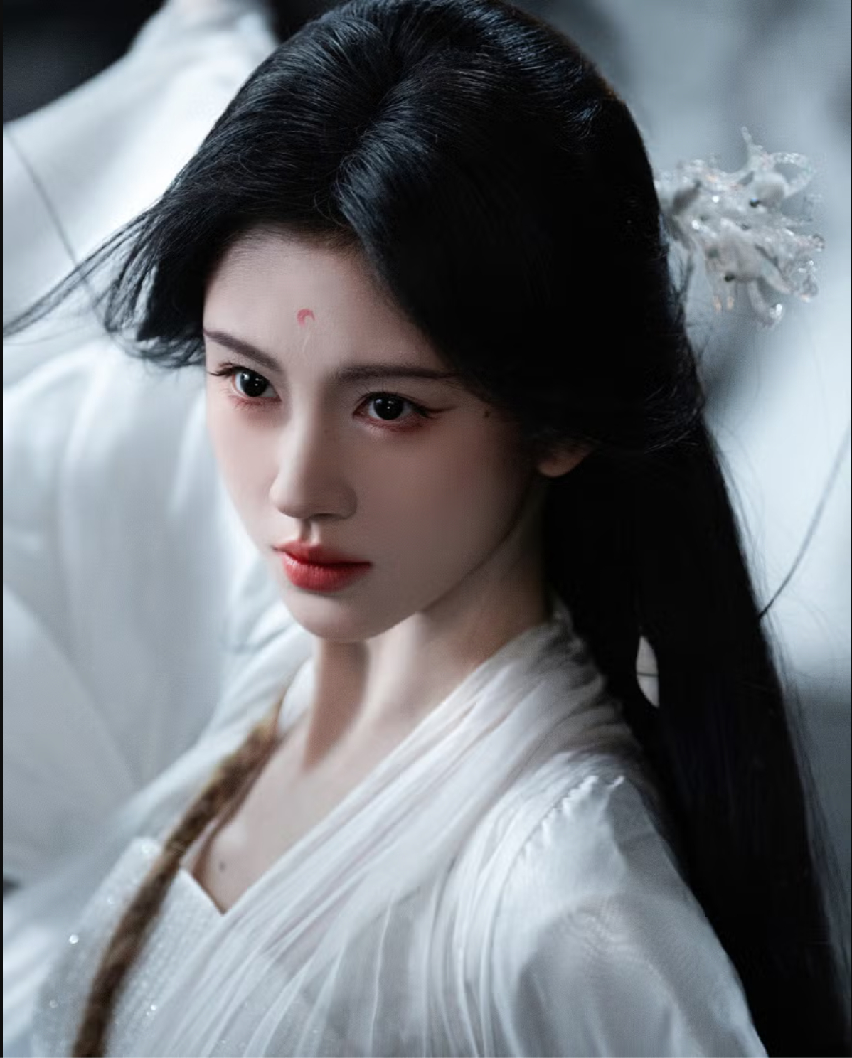 Xem phim Trung Quốc này như ăn cơm nhai phải sạn: Kịch bản dở đến tận cùng, nam chính mặt toàn góc chết