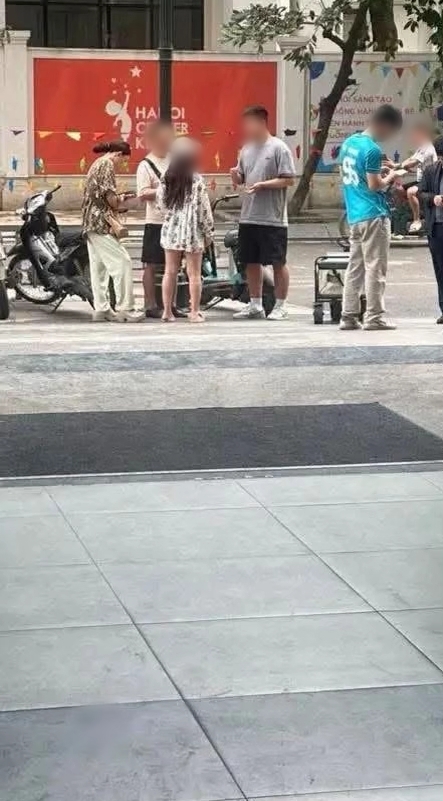 Ngọc Tuyết giải thích về hình ảnh đang lan truyền trên mạng xã hội nhiều ngày qua, cho rằng cô có ekip đứng sau quay content bán hàng. Ảnh: MXH.