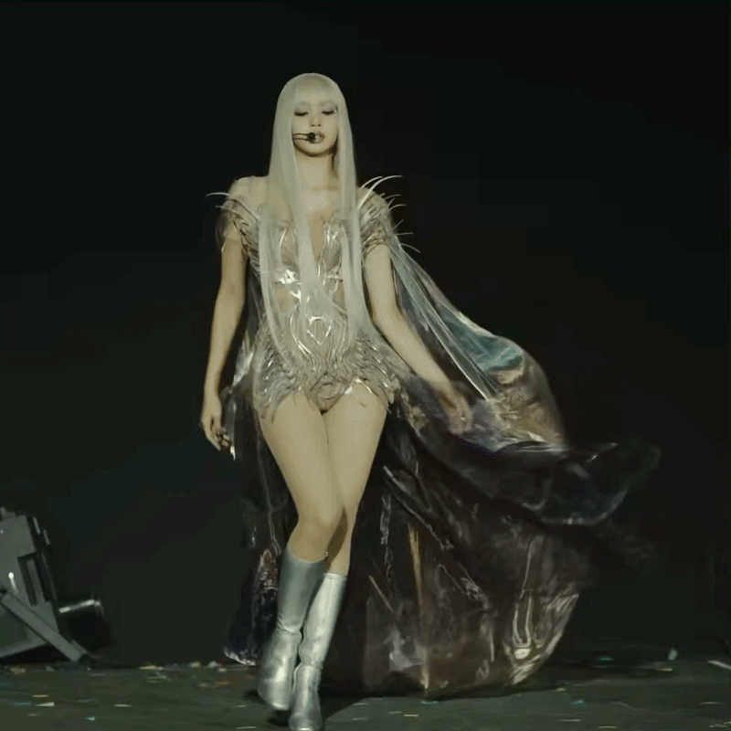 Bad Angel Lisa xuất hiện khiến Coachella 