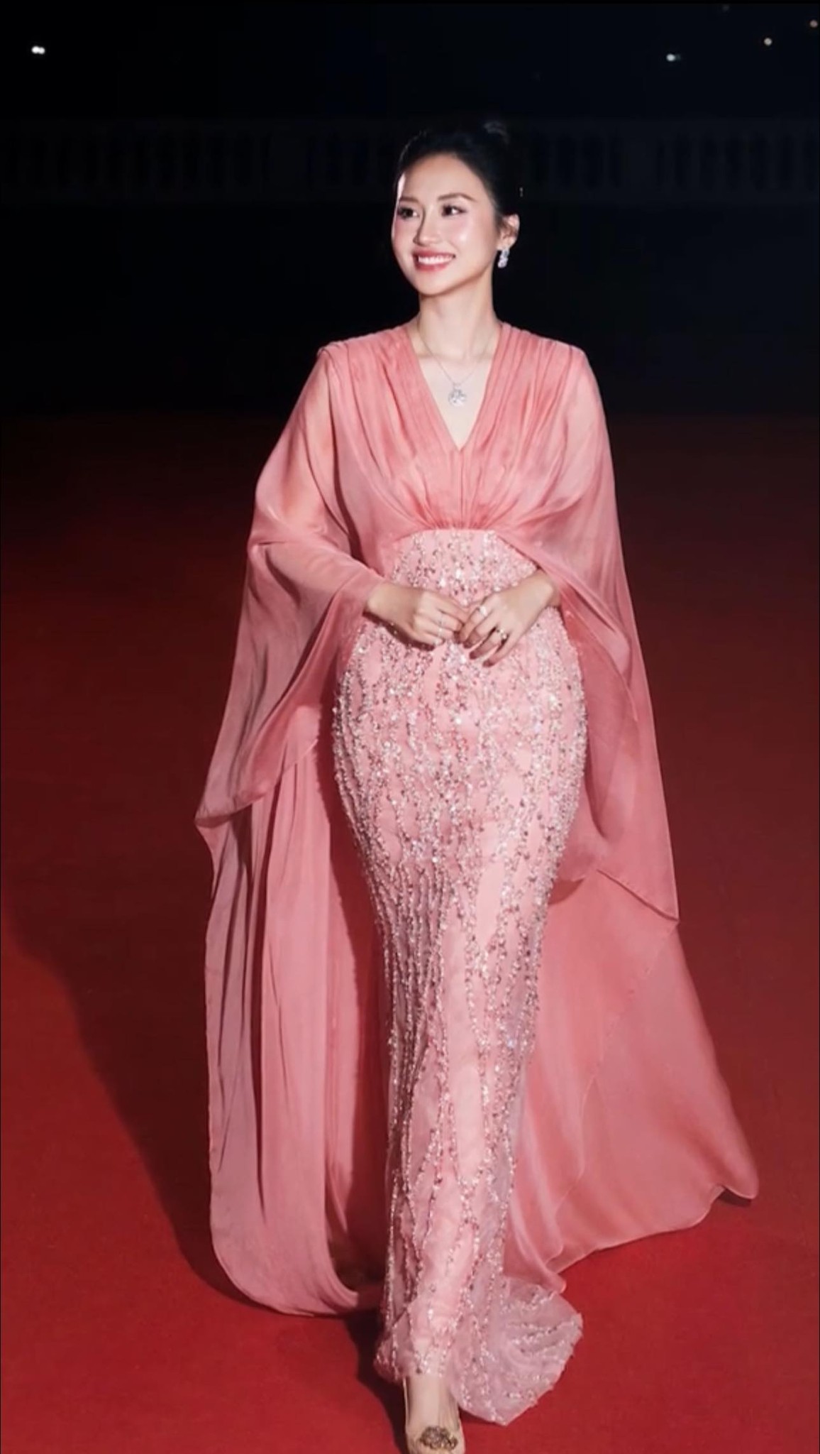 Những bức ảnh hiếm hoi của Lan Anh khiến nhiều người xuýt xoa