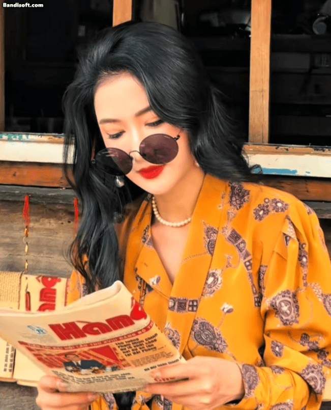 Nhan sắc, khí chất của cô khiến các fan thích thú không thôi.