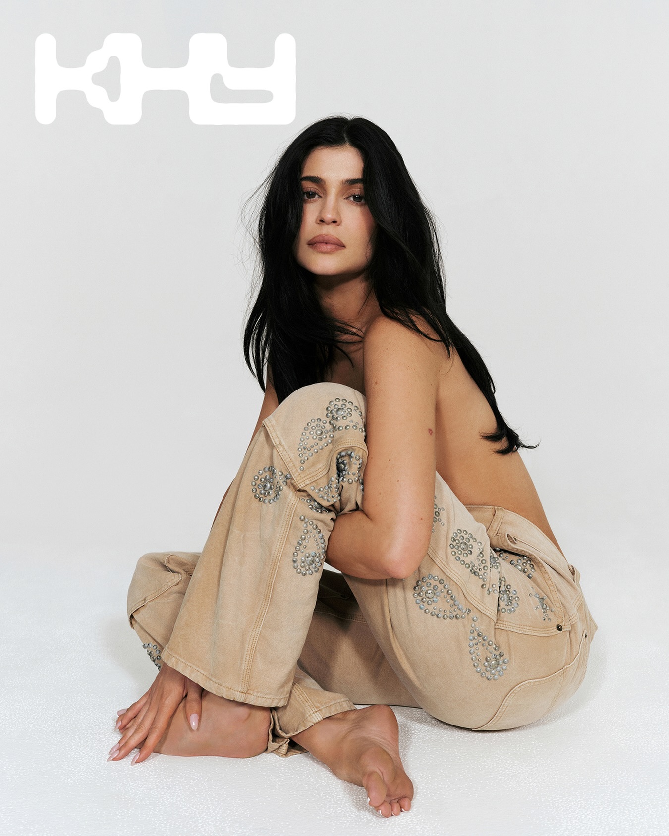 Tình hình của Kylie Jenner sau nghi vấn vỡ túi ngực ở Coachella