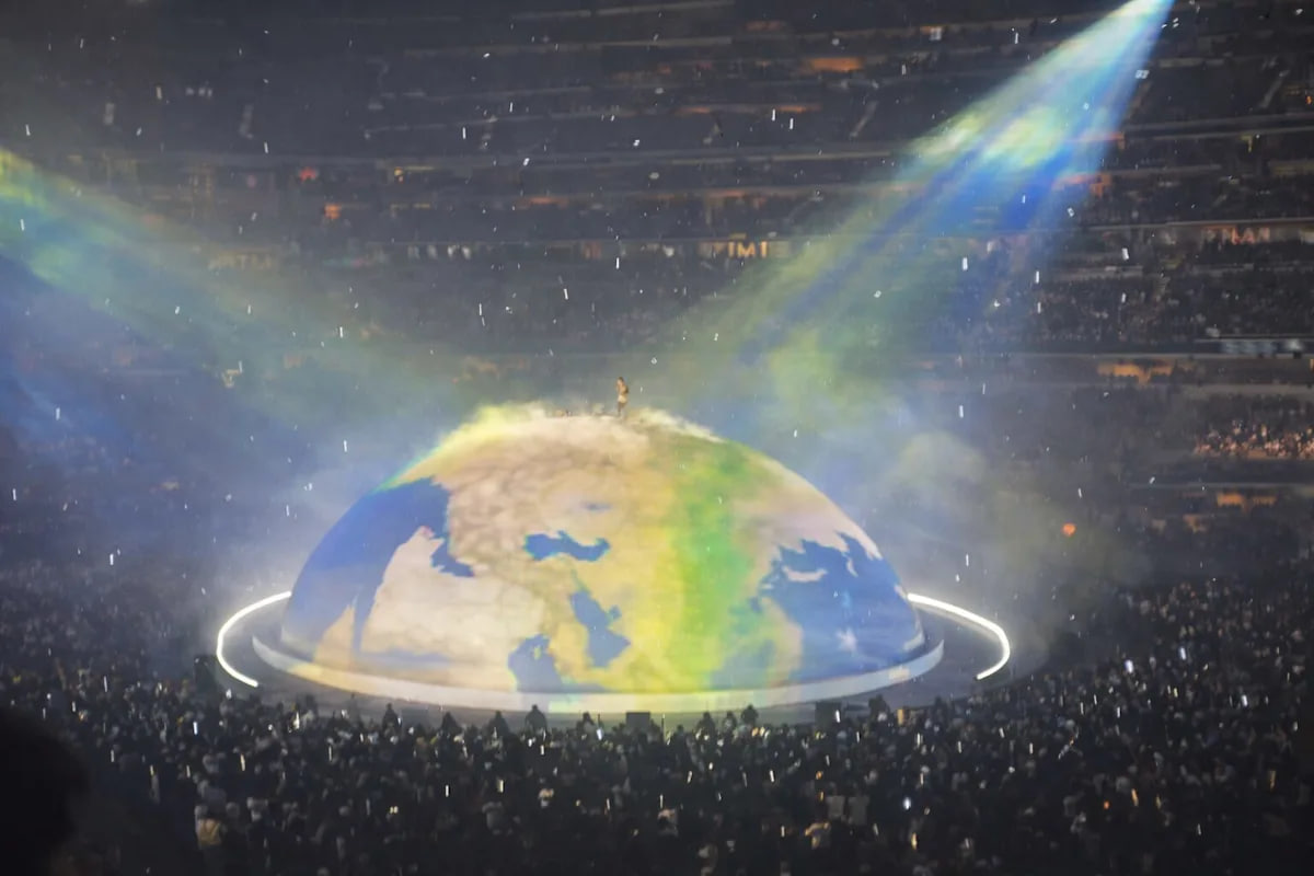 Siêu concert  mô phỏng trái đất được khen ngợi của Kanye West (Ảnh: X)