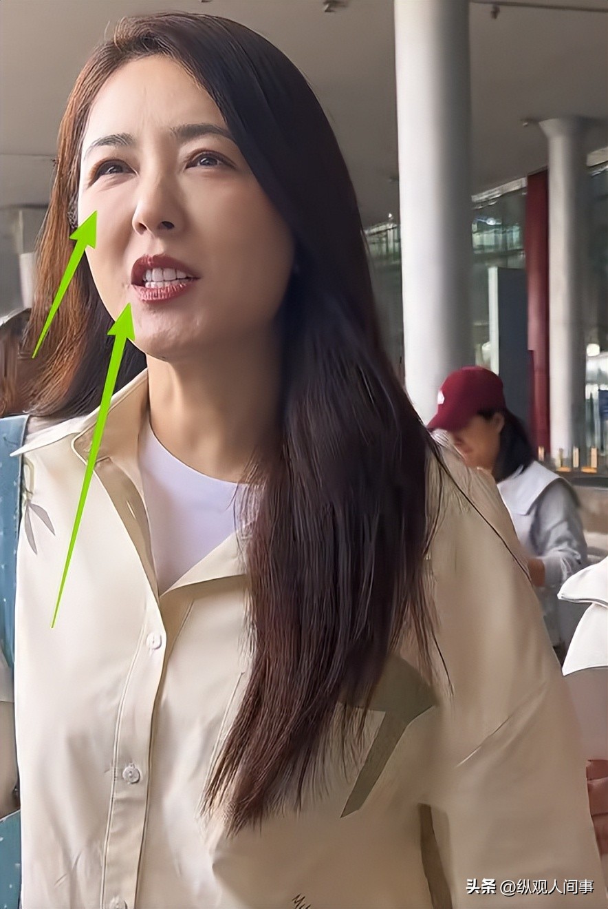 Sự dịu dàng thanh tao của cô biến mất theo thời gian, gương mặt dần trở nên dữ tợn