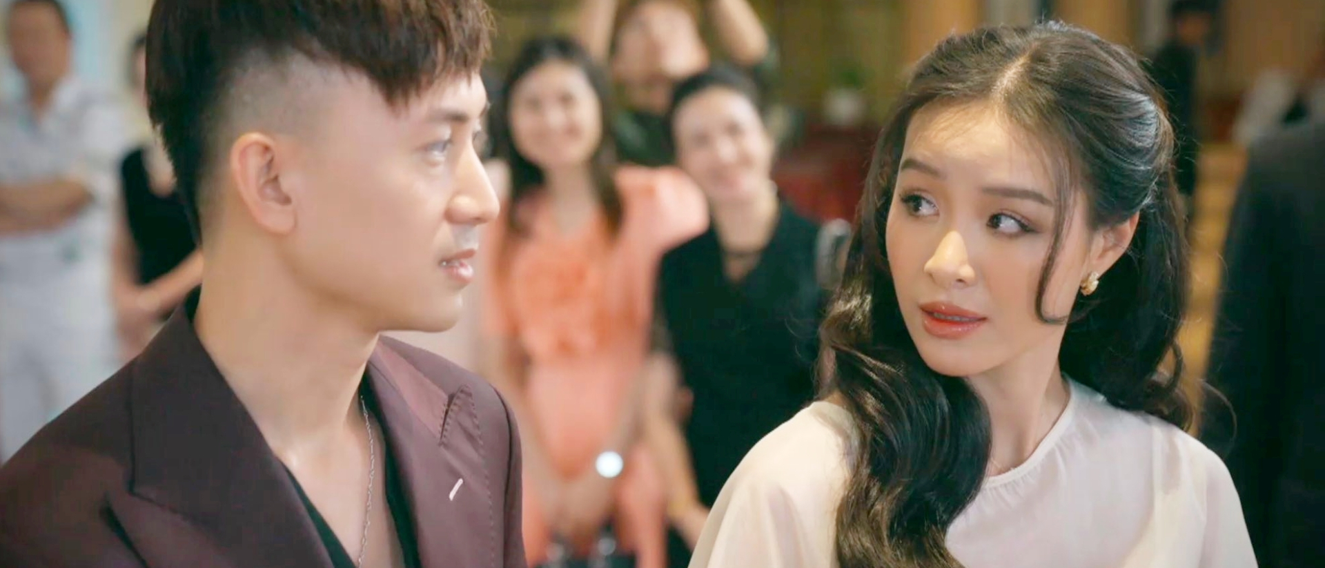 Vi Minh tình cờ chạm mặt với thiếu gia Hải Đăng