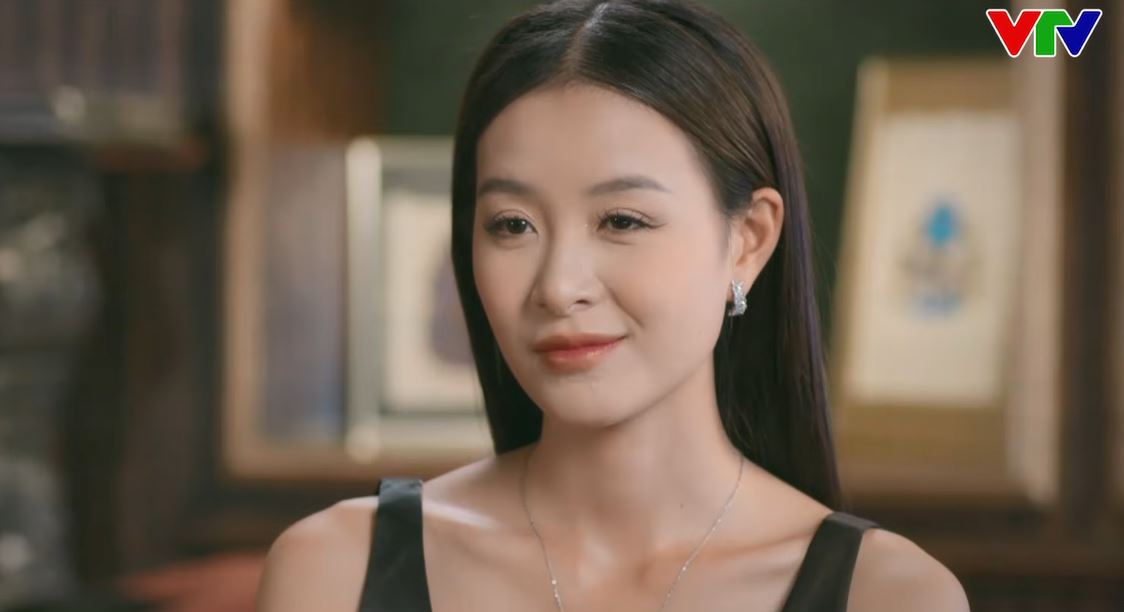 Diễn viên của Trang Emma gây tranh cãi vì thường xuyên nhếch mép