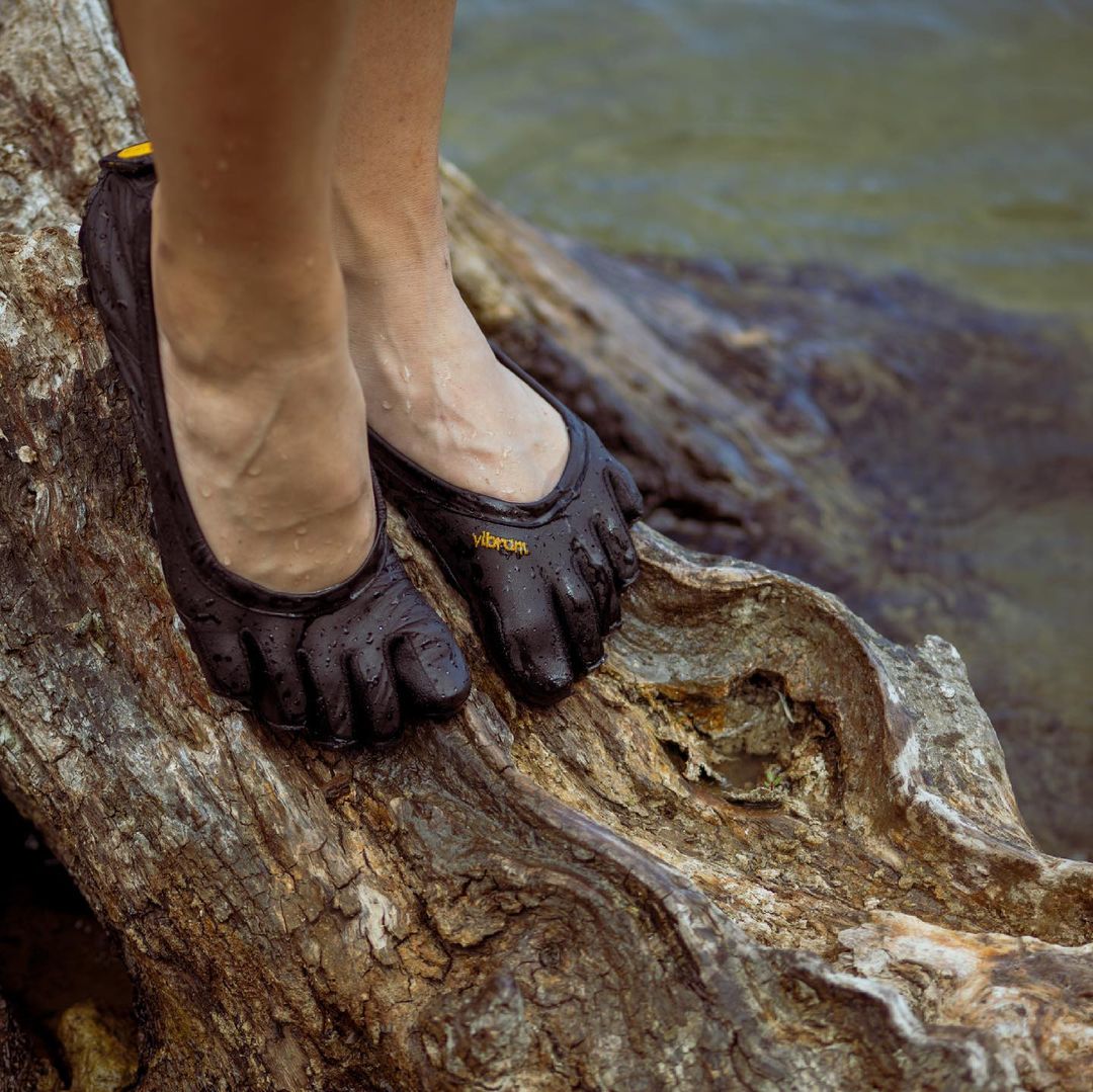 Vibram FiveFingers độc lạ là đôi giày từng được Jennie lăng xê. 