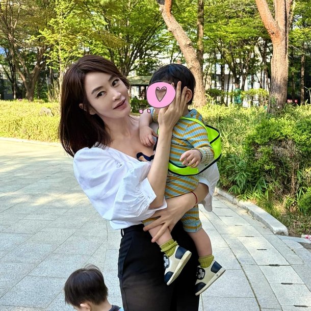 Gương mặt méo mó gây sốc của nữ thần sexy đẹp nhất Hàn Quốc